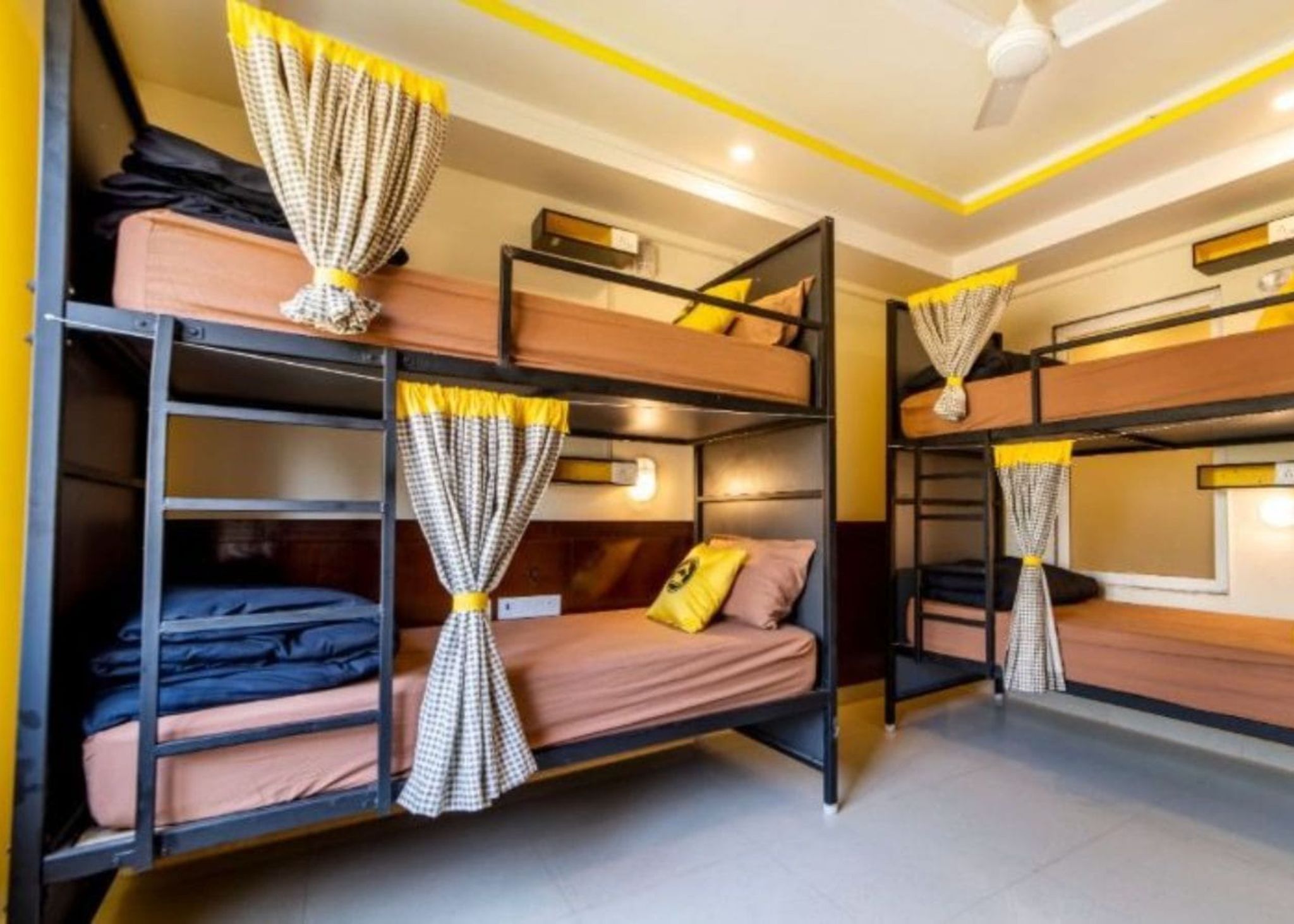 Bed in 10 Bed Mixed Dormitory with City View - External Washroom
