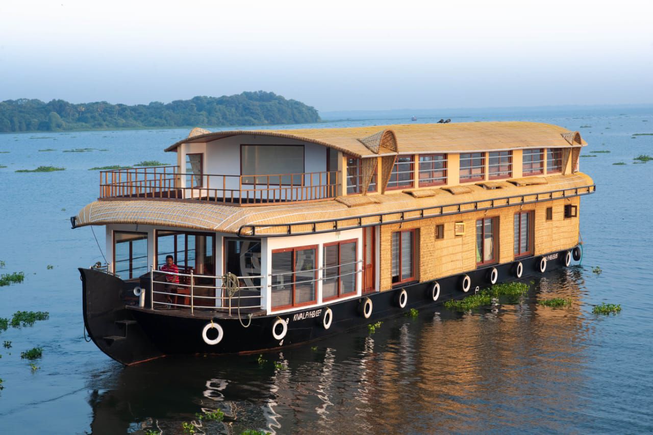 Niya Cruise  Premium Three Bedroom Houseboat