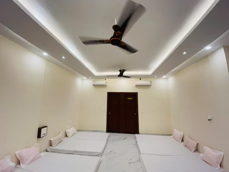 NON AC DORMITORY ROOM WITH MATTRESS