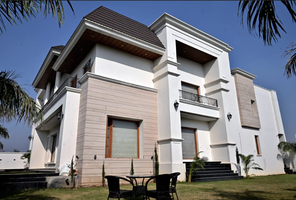 FLORENTINO The Luxury Villa