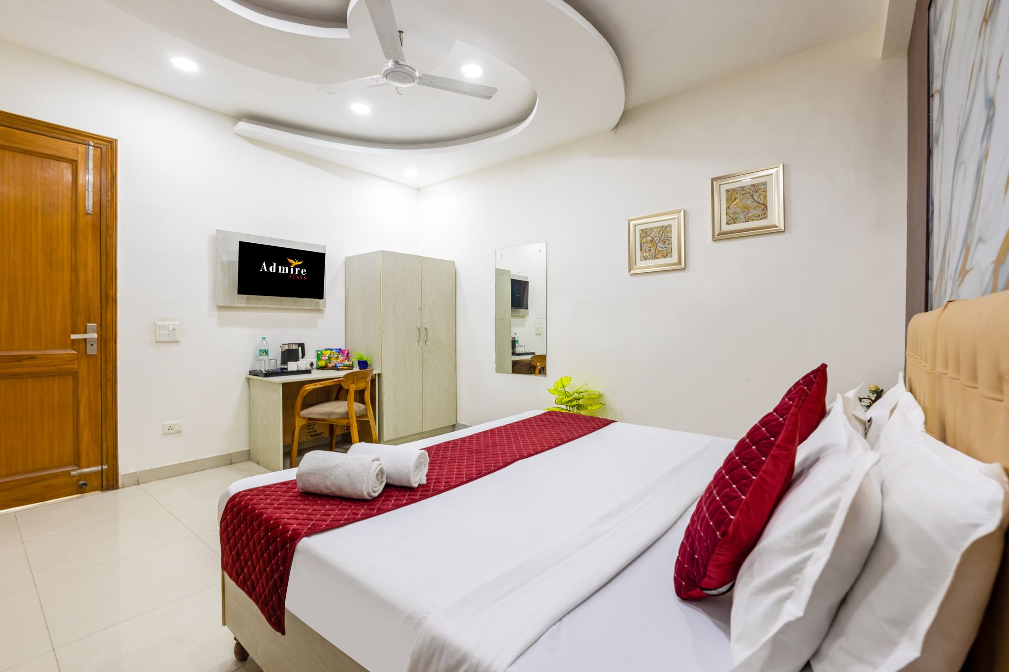 Hotel Admire Expressway By ASPL Deluxe Room 4