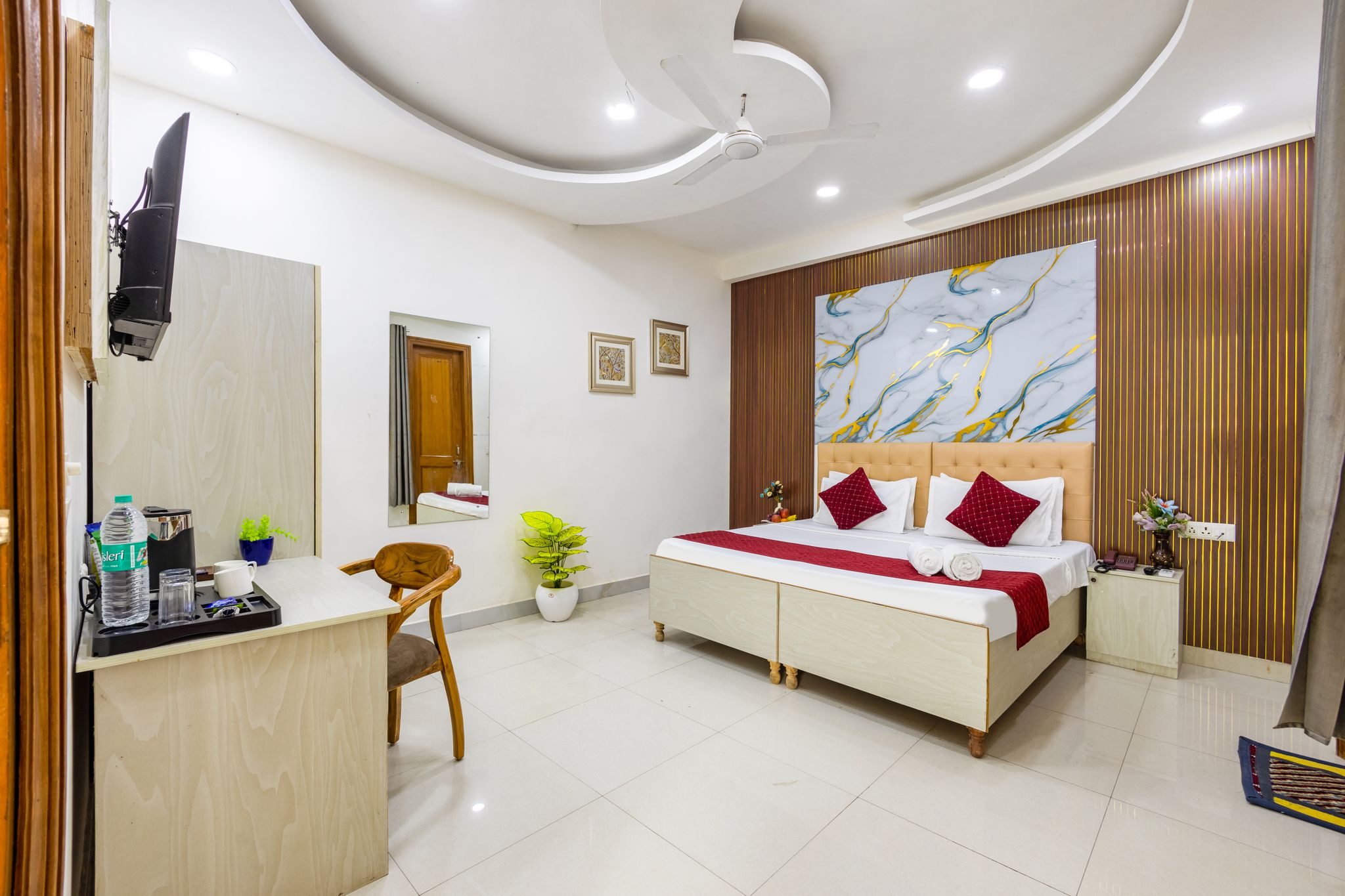 Hotel Admire Expressway By ASPL Deluxe Room 2