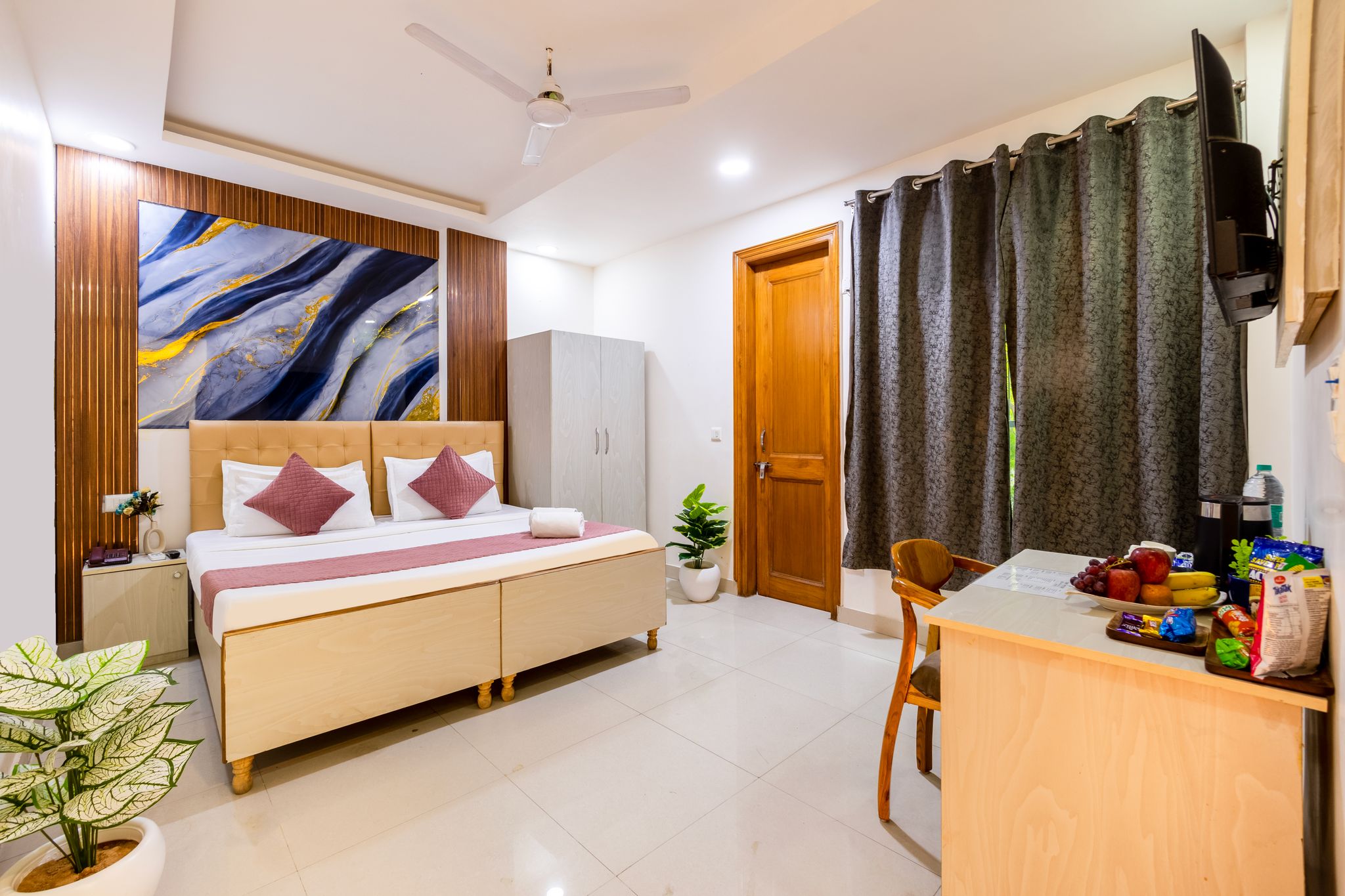 Hotel Admire Expressway By ASPL Deluxe Room