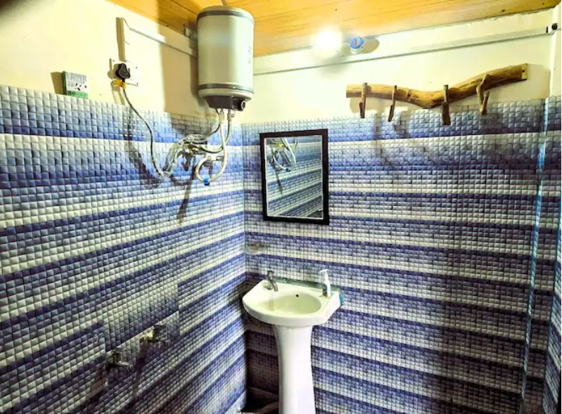 Golden Sojourn Homestay Rishop Super Deluxe Mountain View 4