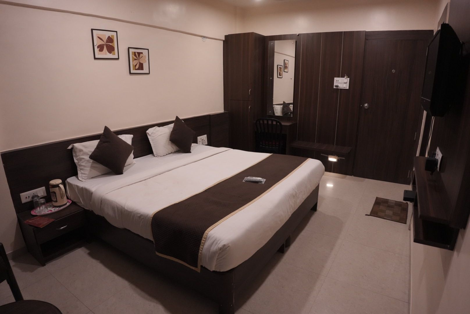 The Moris Palace Deluxe Room 2