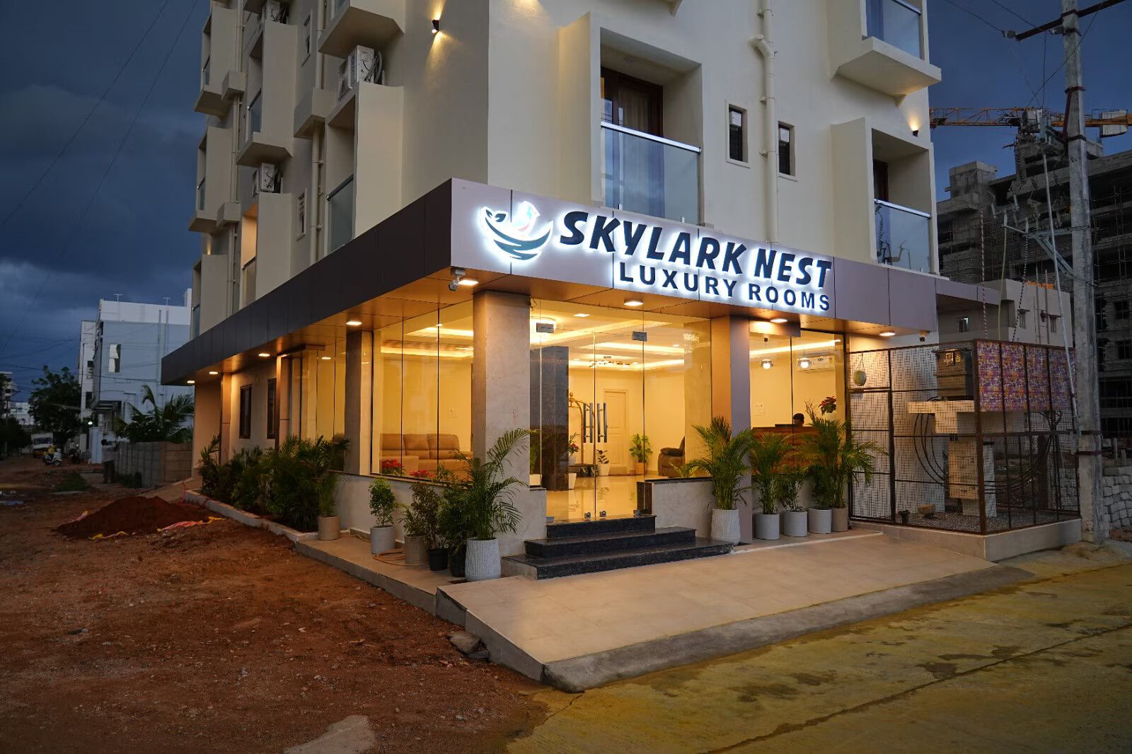 SKYLARK NEST LUXURY ROOMS