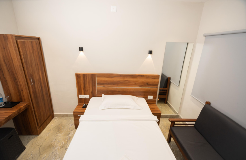 Single Bed Non-Ac Room with Ensuite Bathroom