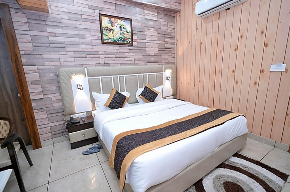 New Mount View Hotel DELUXE ROOM WITH BALCONY 5