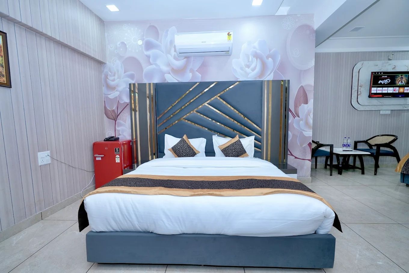 New Mount View Hotel DELUXE ROOM WITH BALCONY