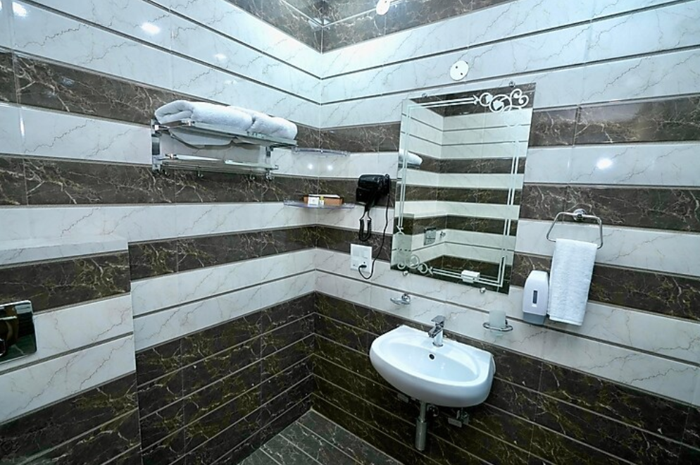 New Mount View Hotel DELUXE ROOM WITH BALCONY 7