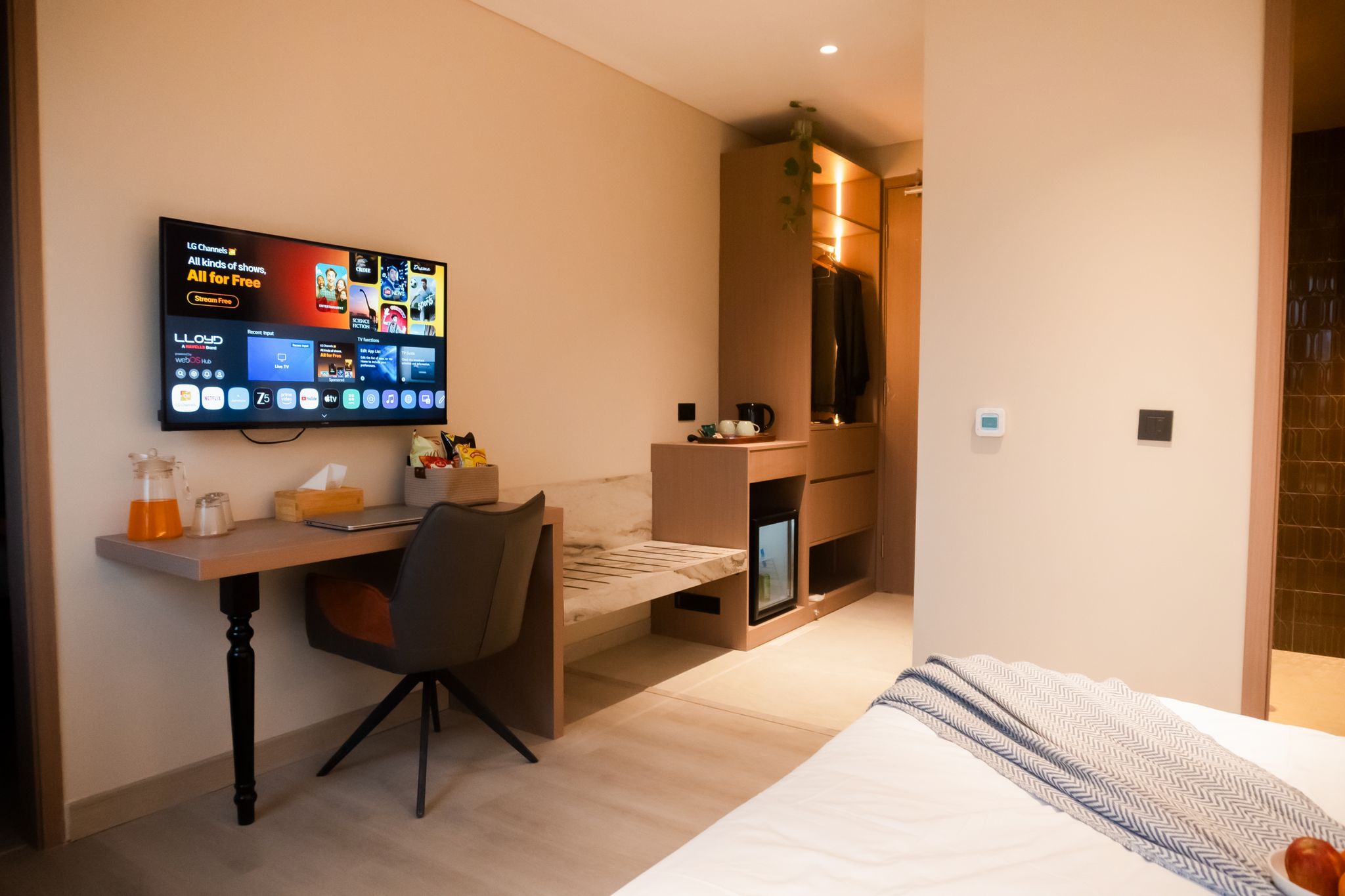 Minimaist - Varanasi City Centre King Room 7