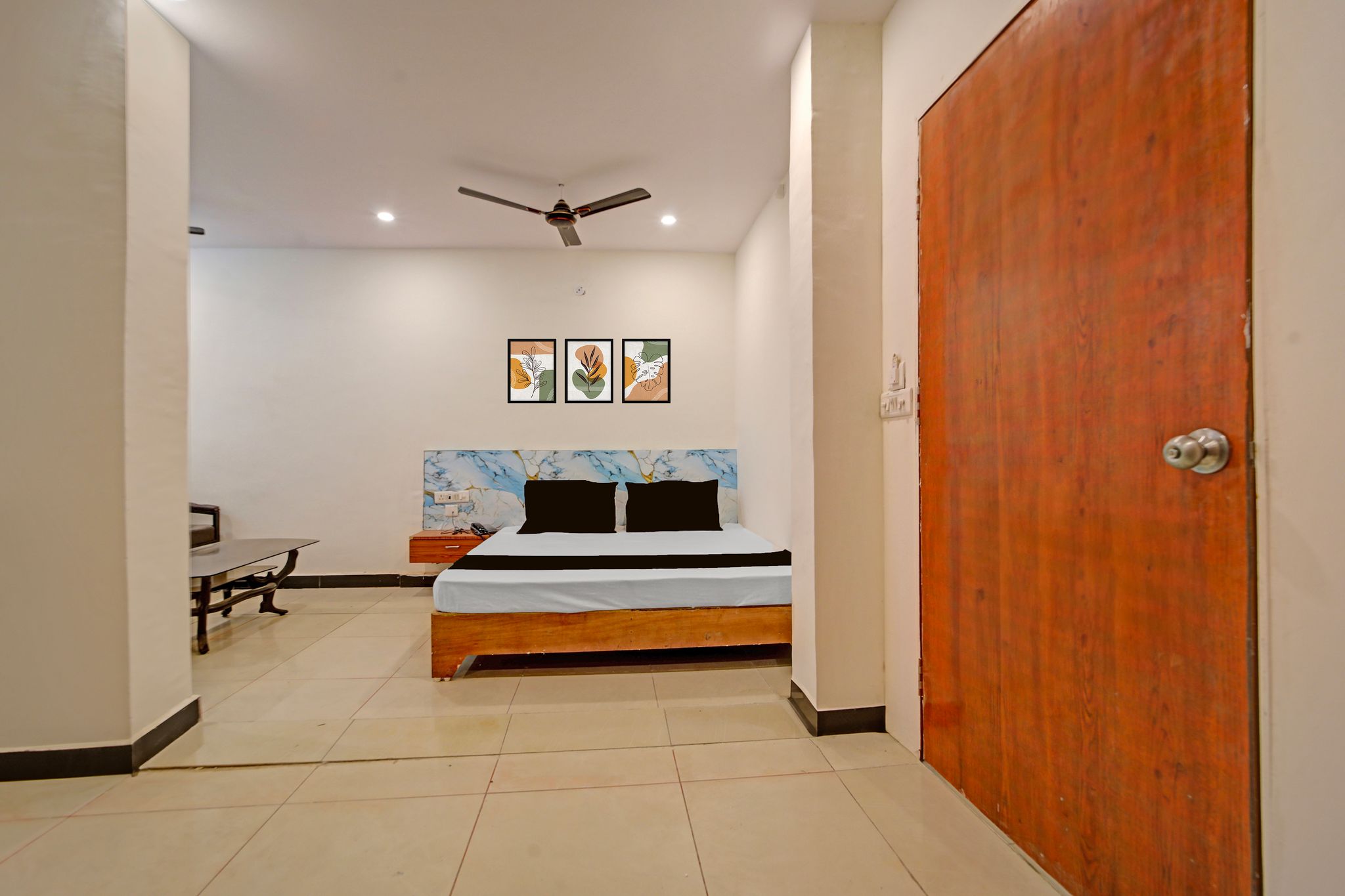 Super Collection O Azad Nagar Ayodhya Bypass Road Bhopal Formerly Hotel Inbox CLASSIC 9