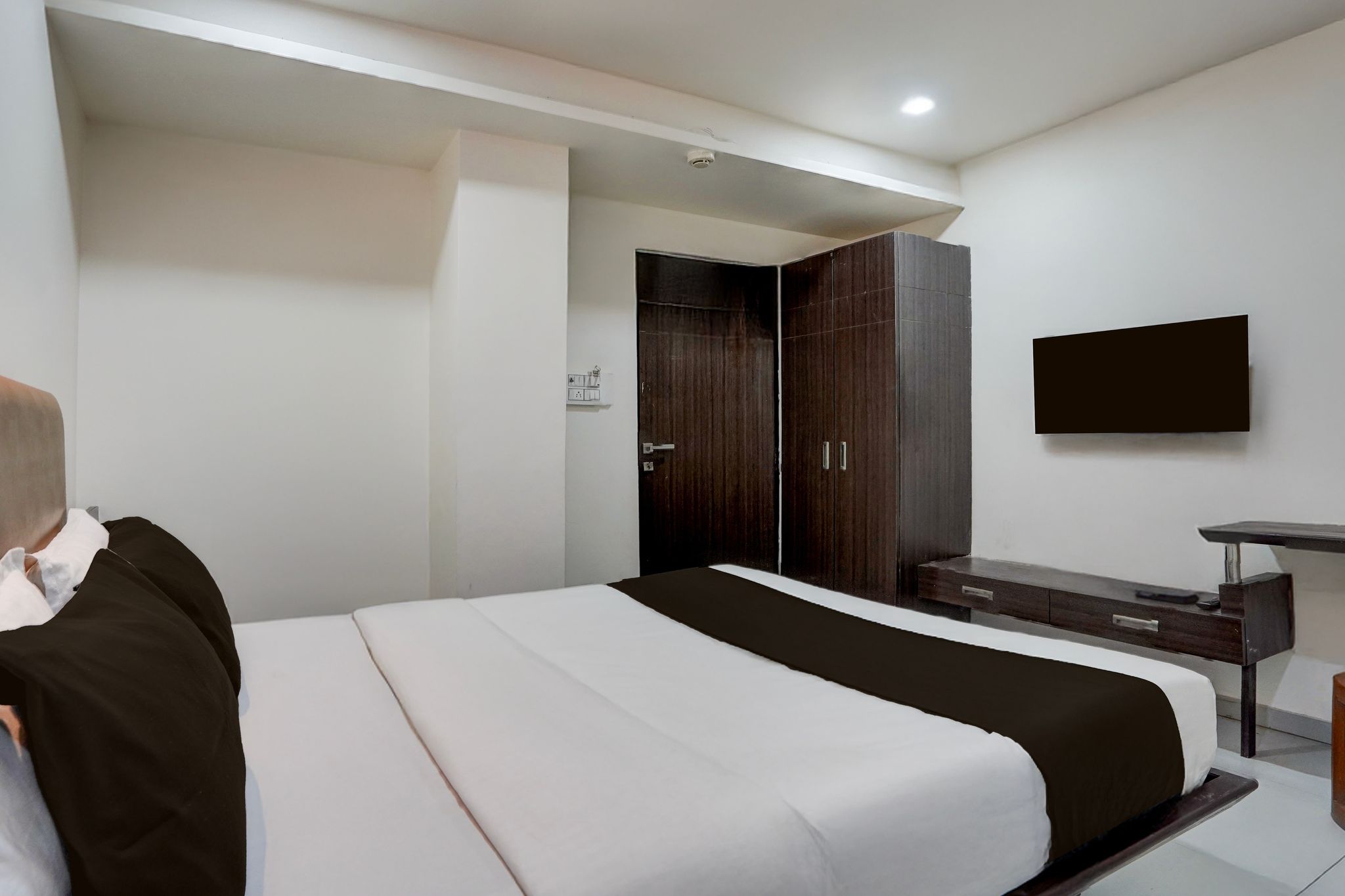 Super Collection O Sur Sagar Lakeview Vadodara Formerly Vintage Inn CLASSIC 6