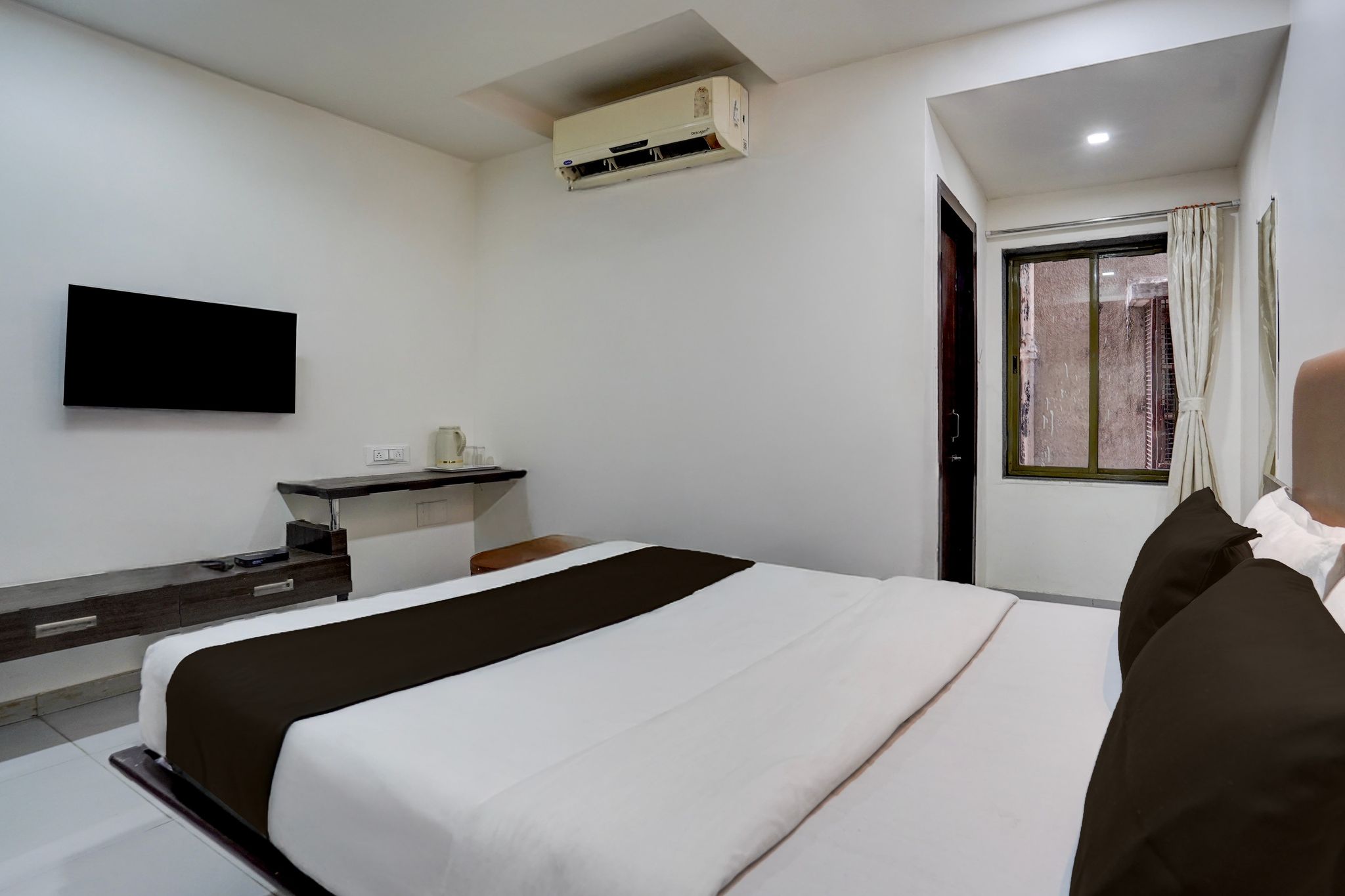 Super Collection O Sur Sagar Lakeview Vadodara Formerly Vintage Inn CLASSIC 8