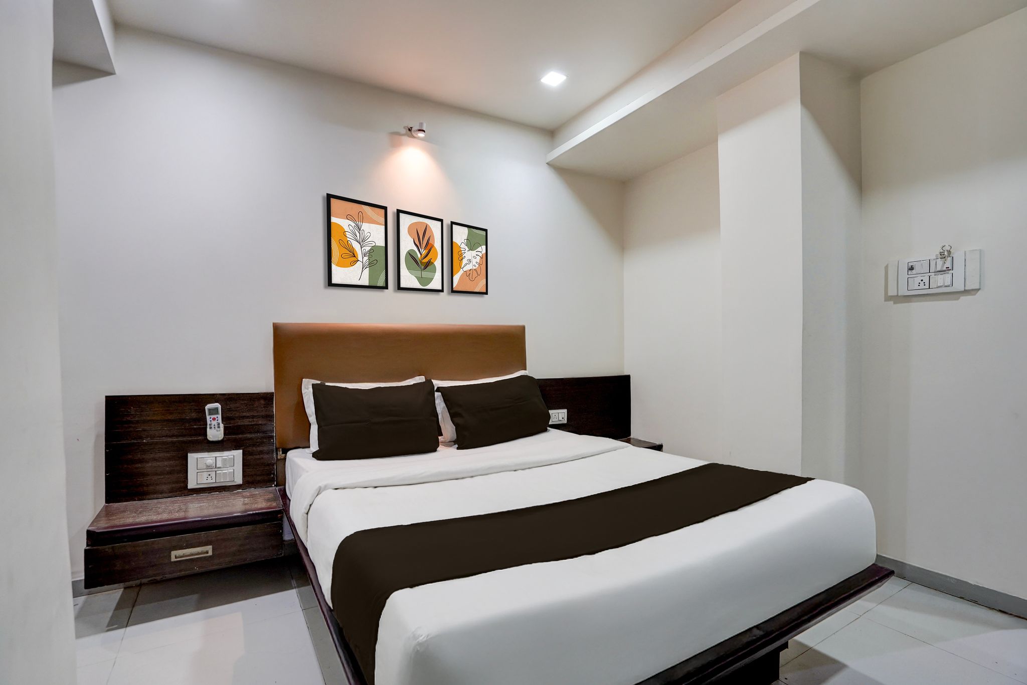 Super Collection O Sur Sagar Lakeview Vadodara Formerly Vintage Inn CLASSIC 5