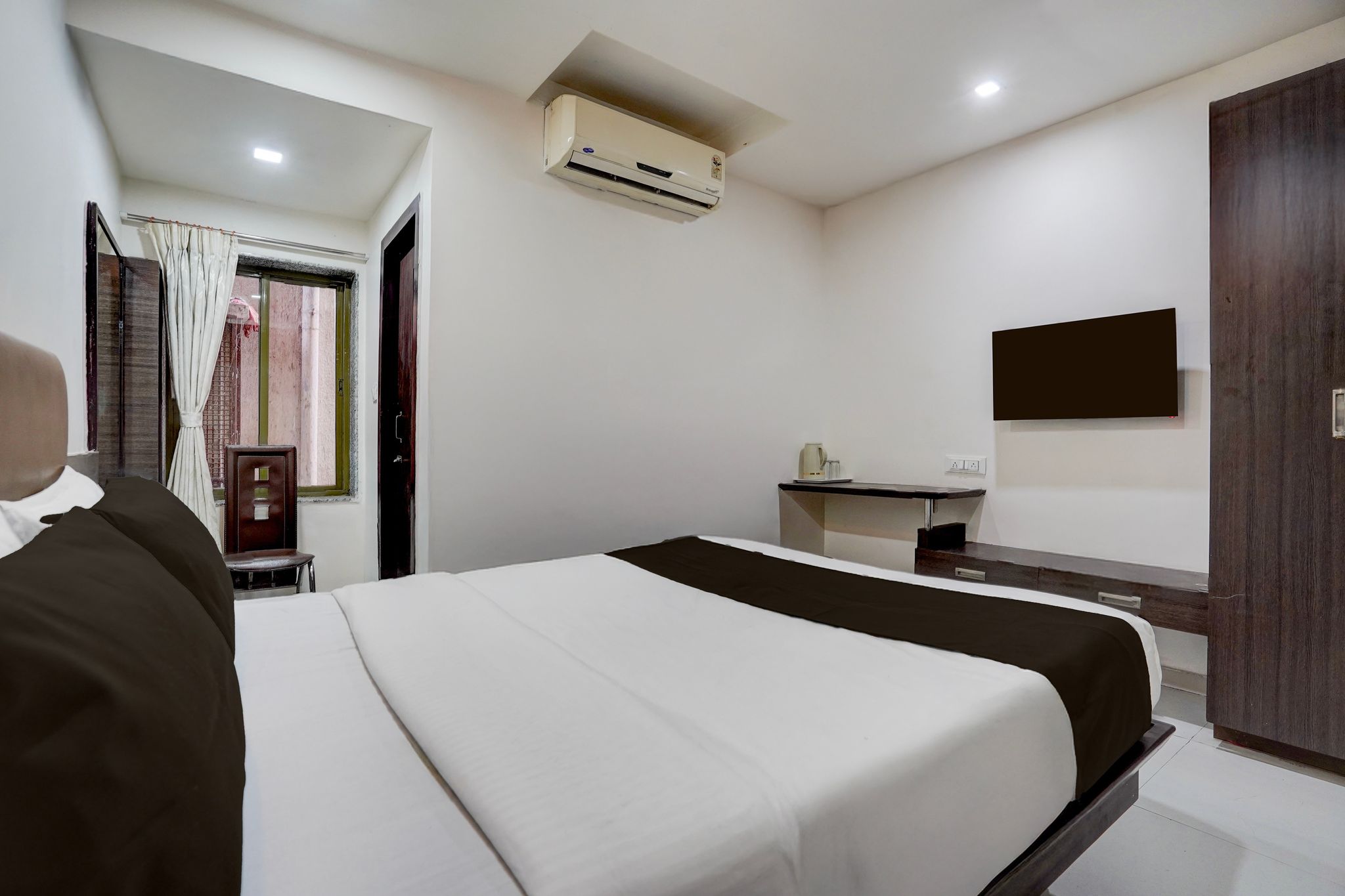 Super Collection O Sur Sagar Lakeview Vadodara Formerly Vintage Inn CLASSIC 2