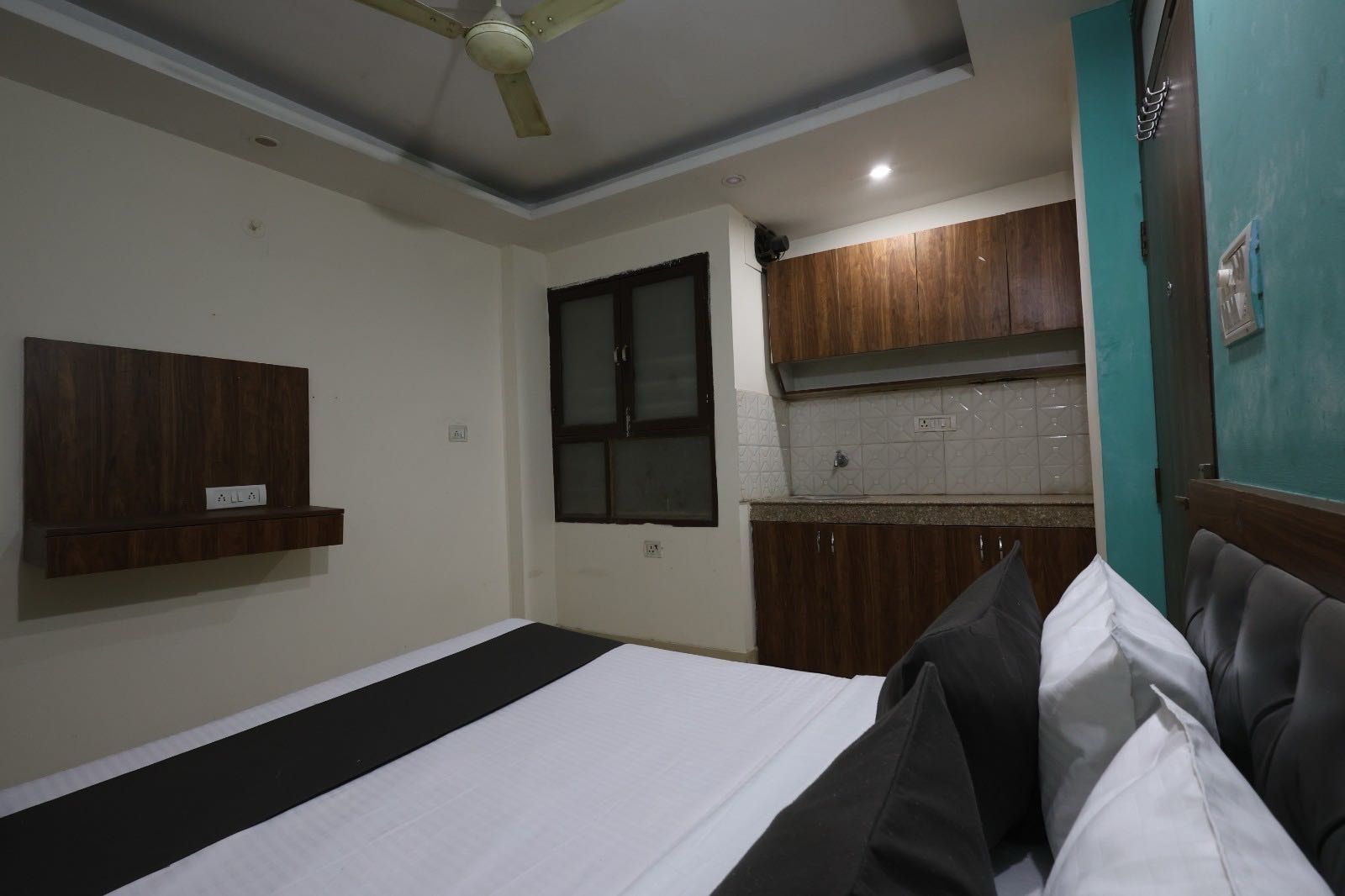 Collection O DLF Phase 3 Metro Station Gurgaon Formerly Krishnay Residency Classic 11