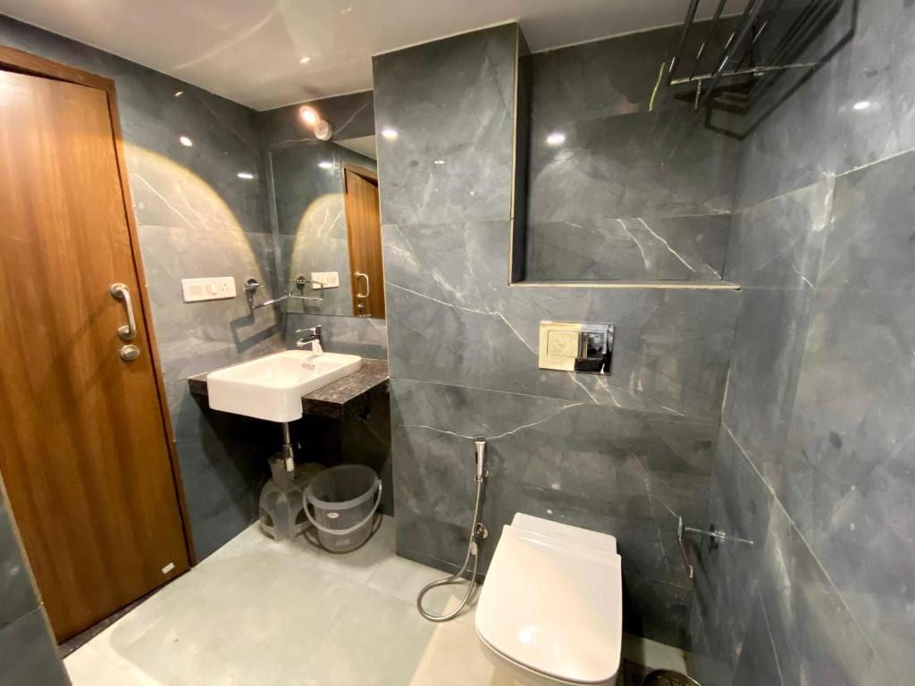 Super Townhouse Vadodara Railway Junction Formerly Hotel Unique CLASSIC 16