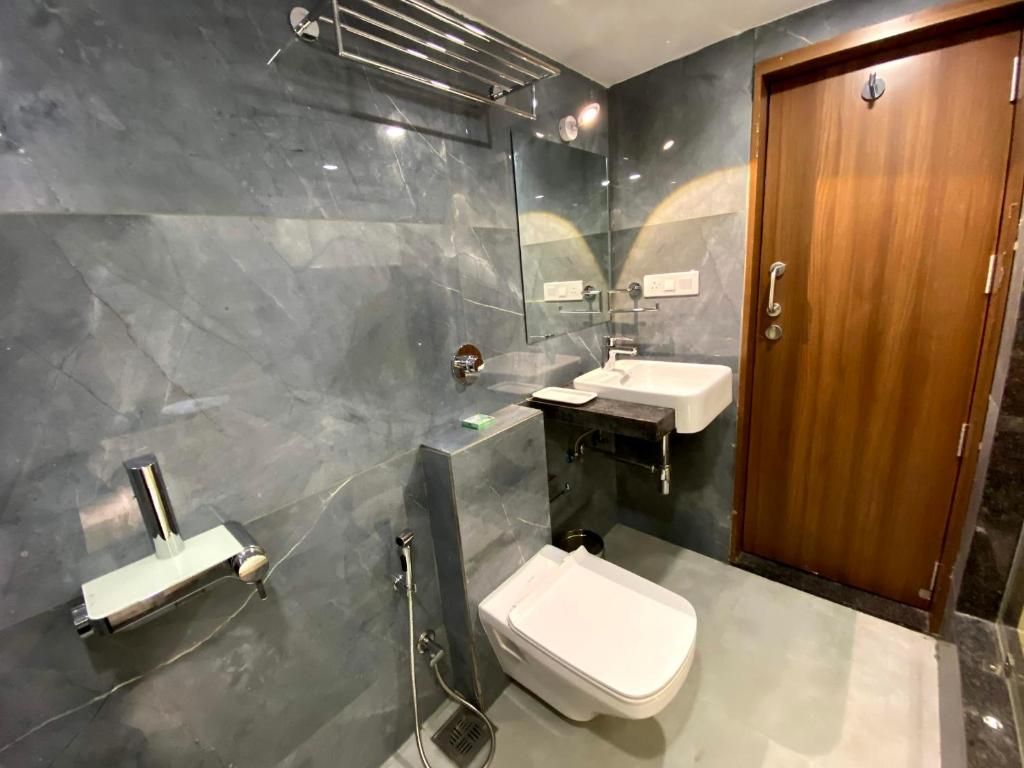 Super Townhouse Vadodara Railway Junction Formerly Hotel Unique CLASSIC 17