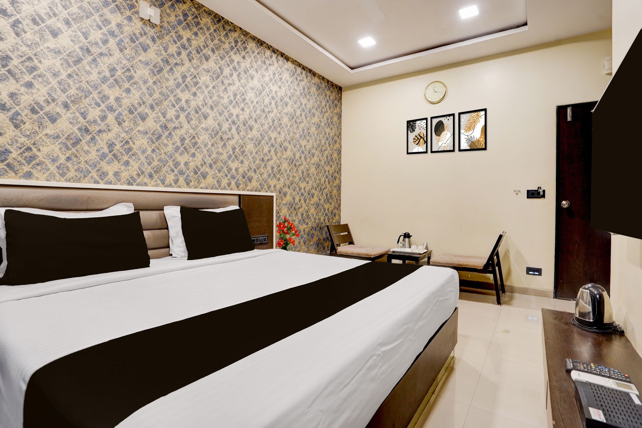 Collection O Vyara Railway Station Formerly Crystal Guest House CLASSIC 10