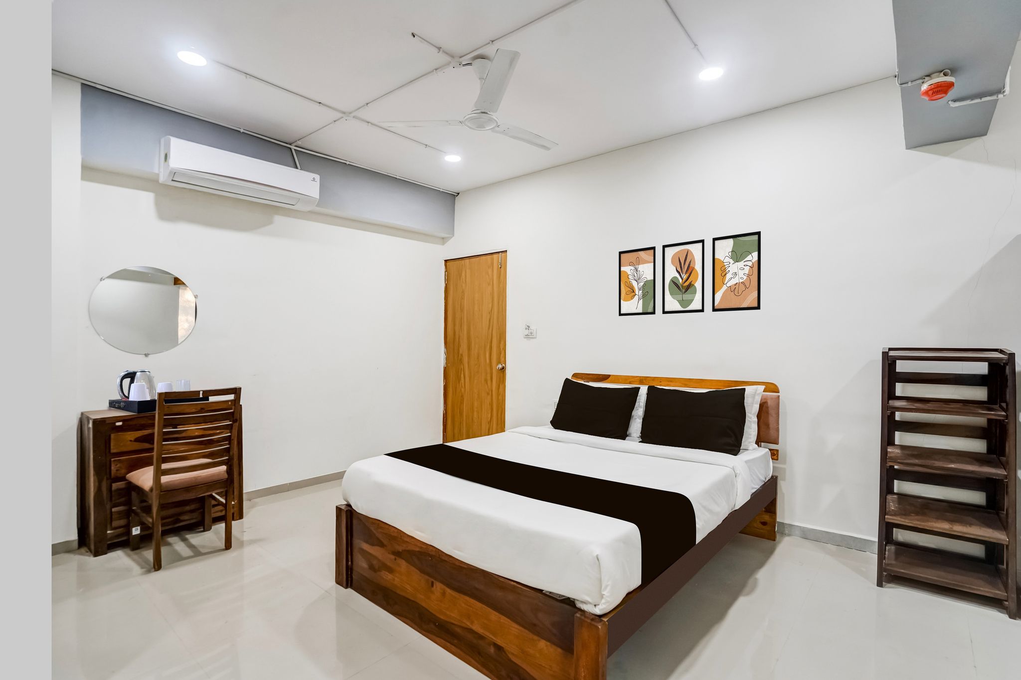 Super Collection O Sabarmati River Gandhinagar Formerly Hotel Royal Park CLASSIC 9