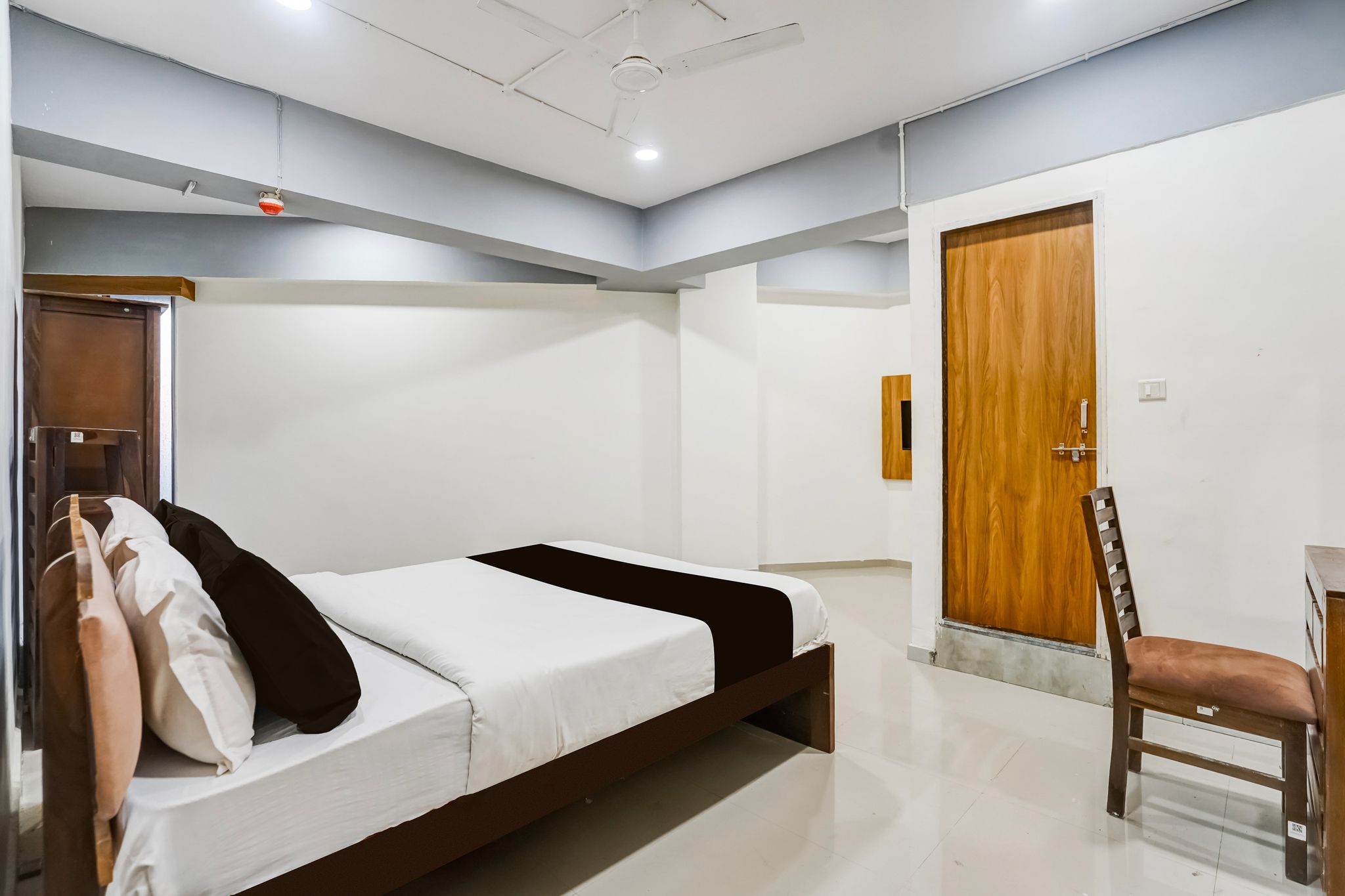 Super Collection O Sabarmati River Gandhinagar Formerly Hotel Royal Park CLASSIC 11