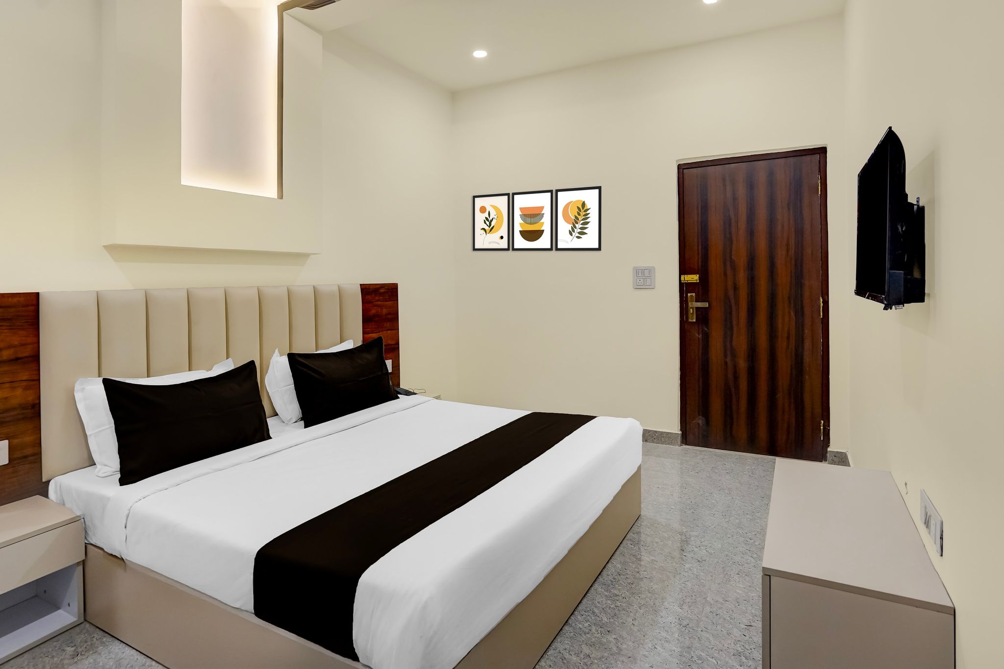 Super Townhouse Subharti University Meerut Formerly Hotel Celebration CLASSIC 11