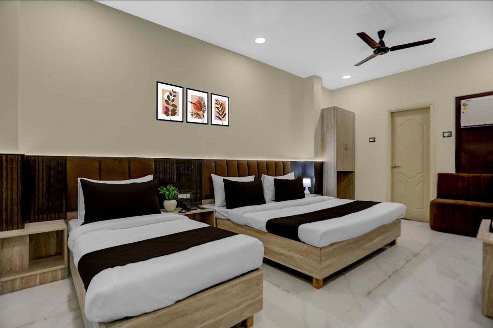 Super Townhouse Oak Kaal Bhairav Temple Varanasi CLASSIC 10