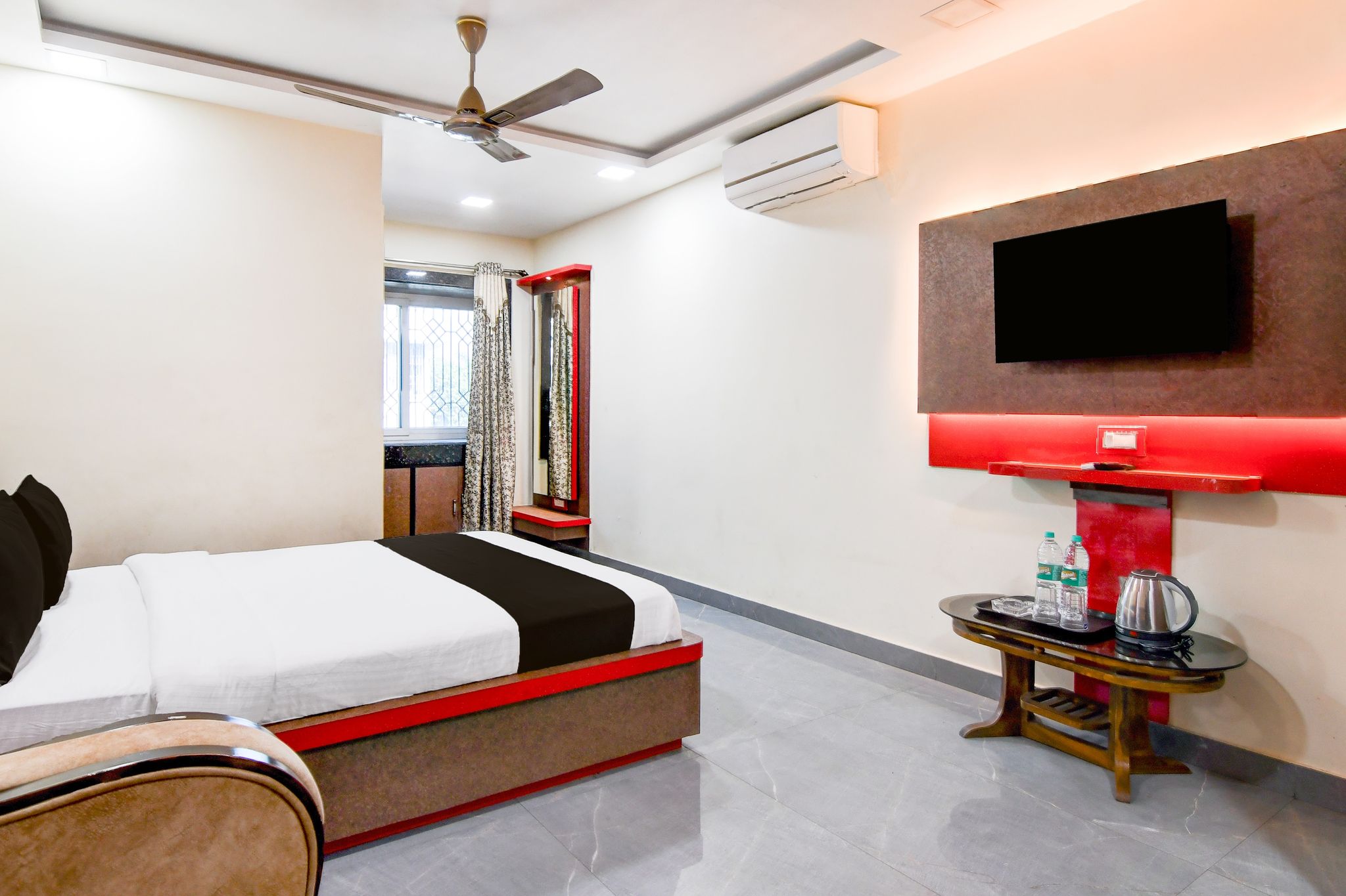 Super Townhouse Lake Town Clock Tower Formerly Crown Comfort Classic 5