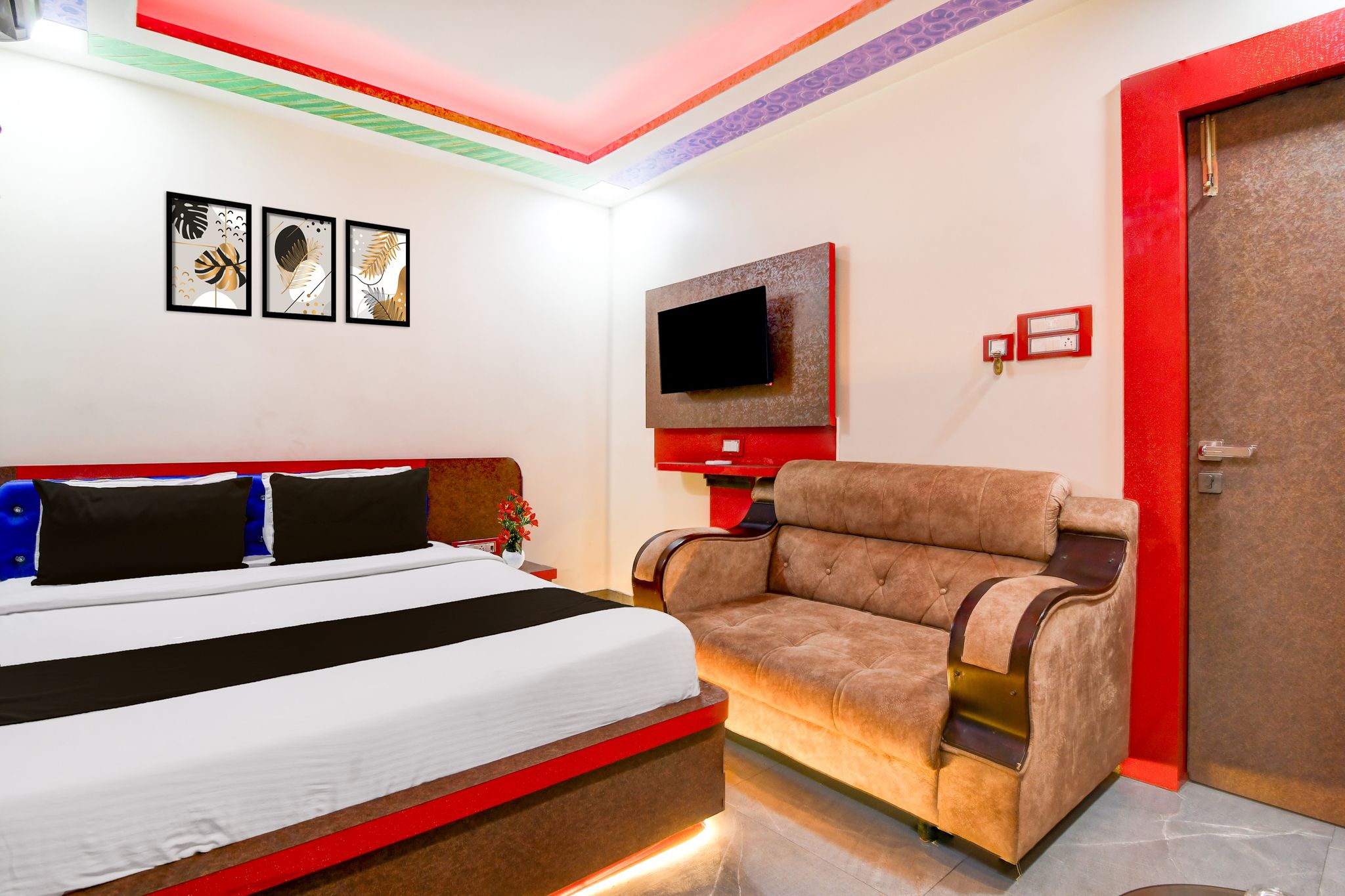 Super Townhouse Lake Town Clock Tower Formerly Crown Comfort Classic 15