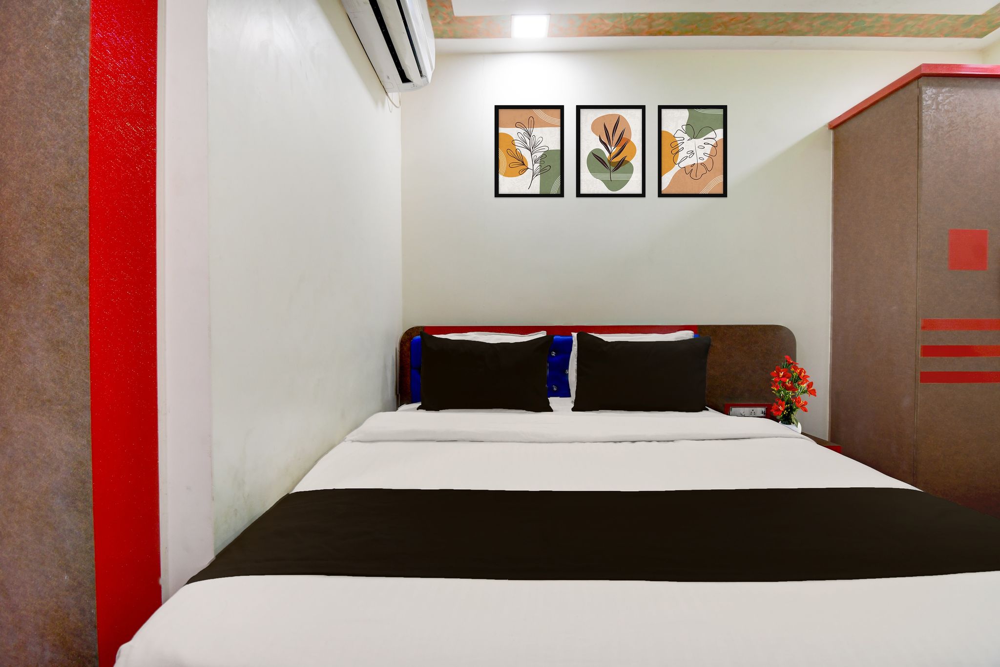 Super Townhouse Lake Town Clock Tower Formerly Crown Comfort Classic 7