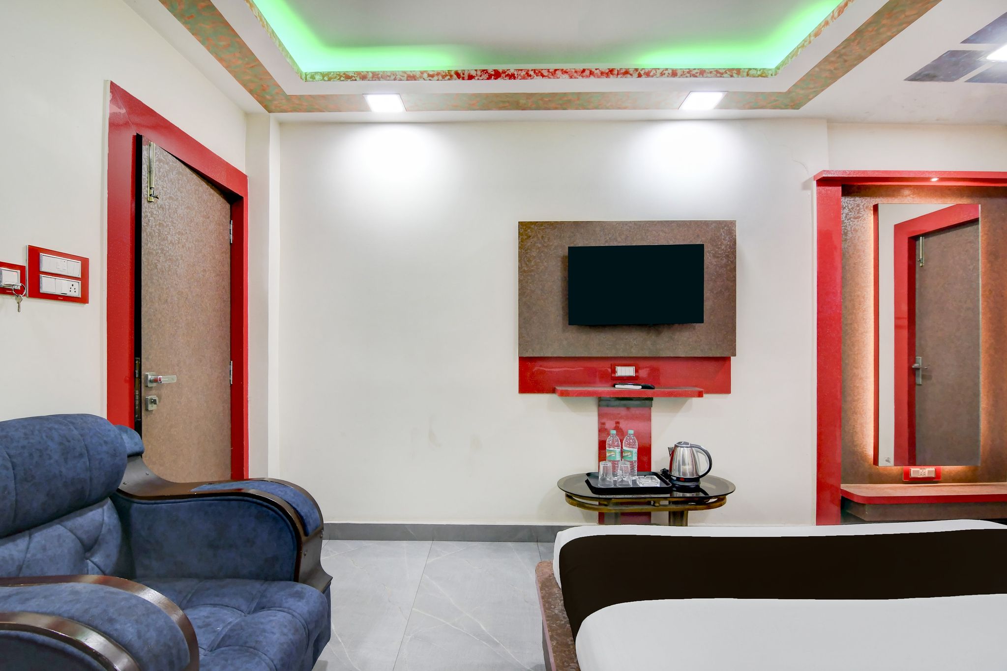 Super Townhouse Lake Town Clock Tower Formerly Crown Comfort Classic 11