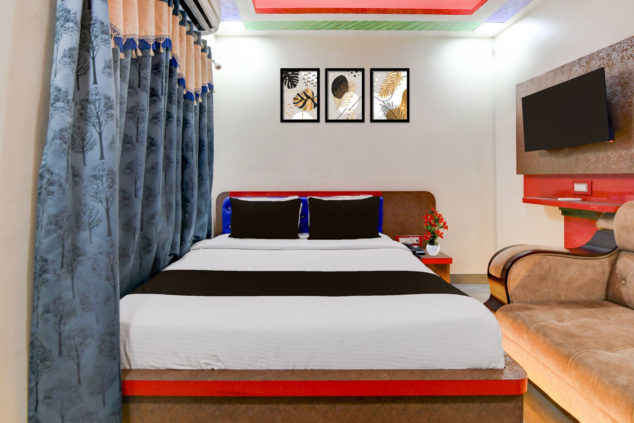 Super Townhouse Lake Town Clock Tower Formerly Crown Comfort Classic 20