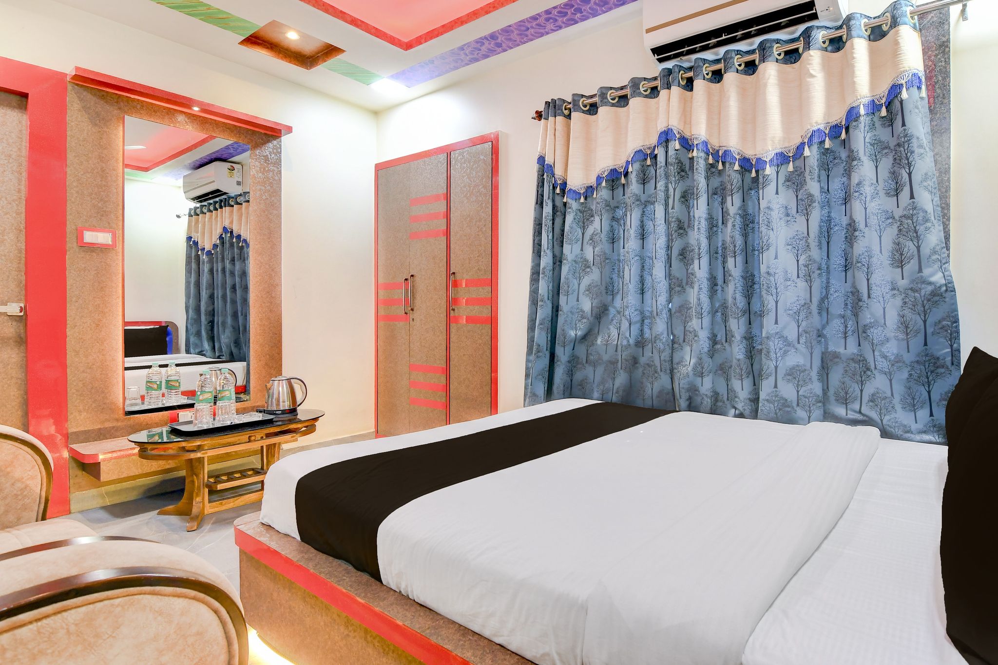 Super Townhouse Lake Town Clock Tower Formerly Crown Comfort Classic 19