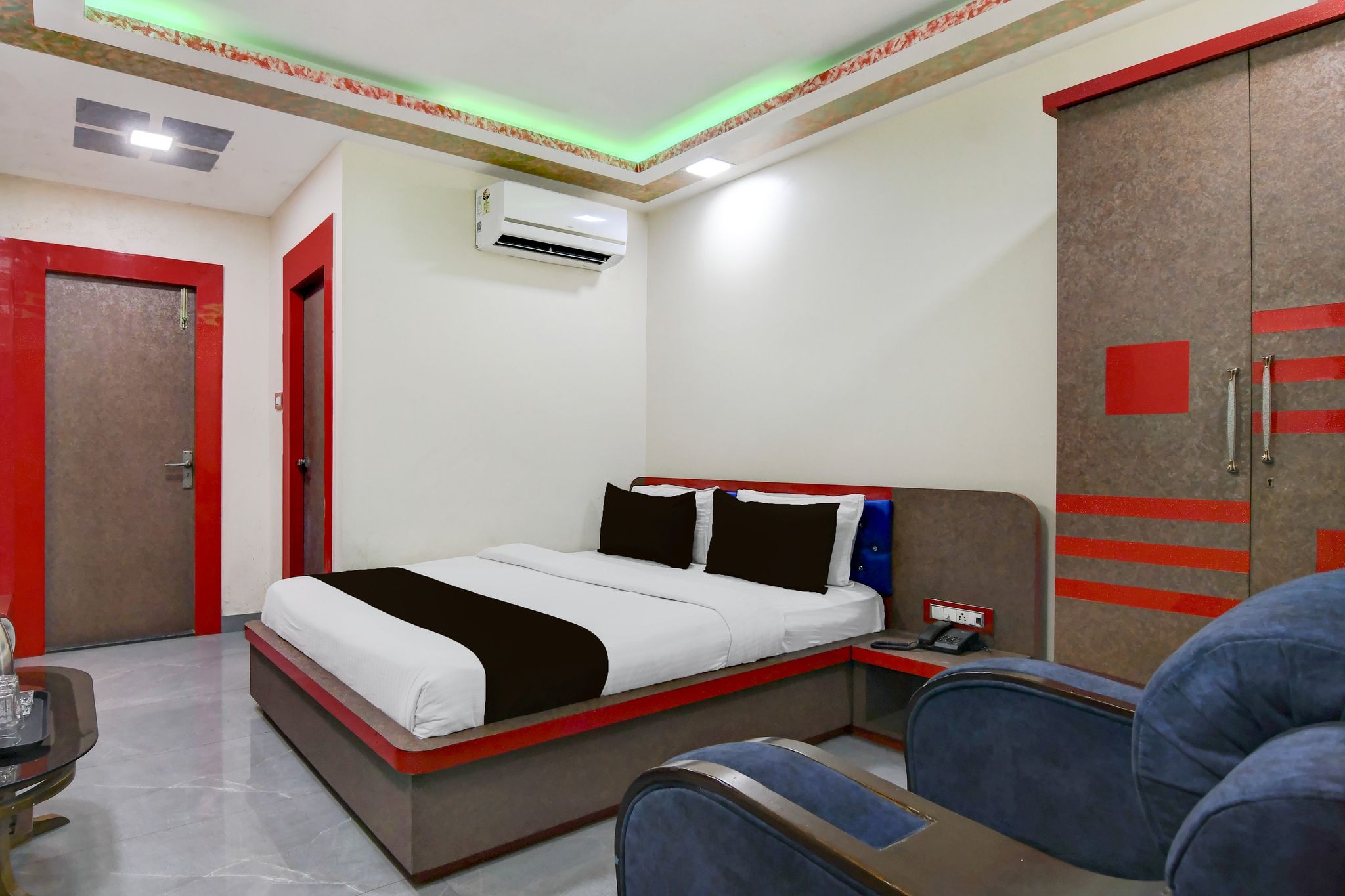 Super Townhouse Lake Town Clock Tower Formerly Crown Comfort Classic 6