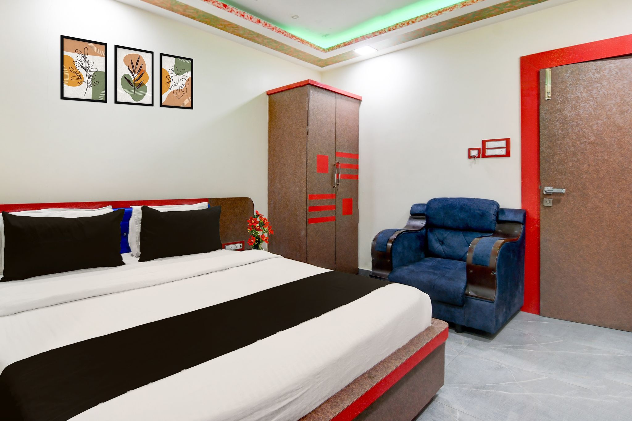 Super Townhouse Lake Town Clock Tower Formerly Crown Comfort Classic 10