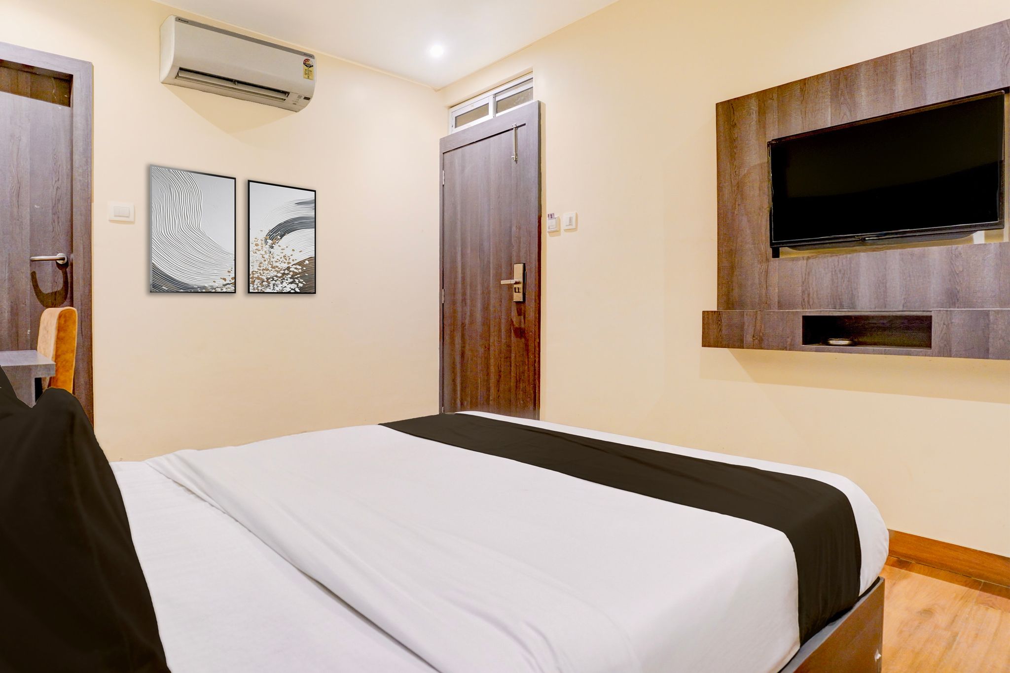 Super Townhouse LBS Road BKC Formerly Royal Palace Classic 10