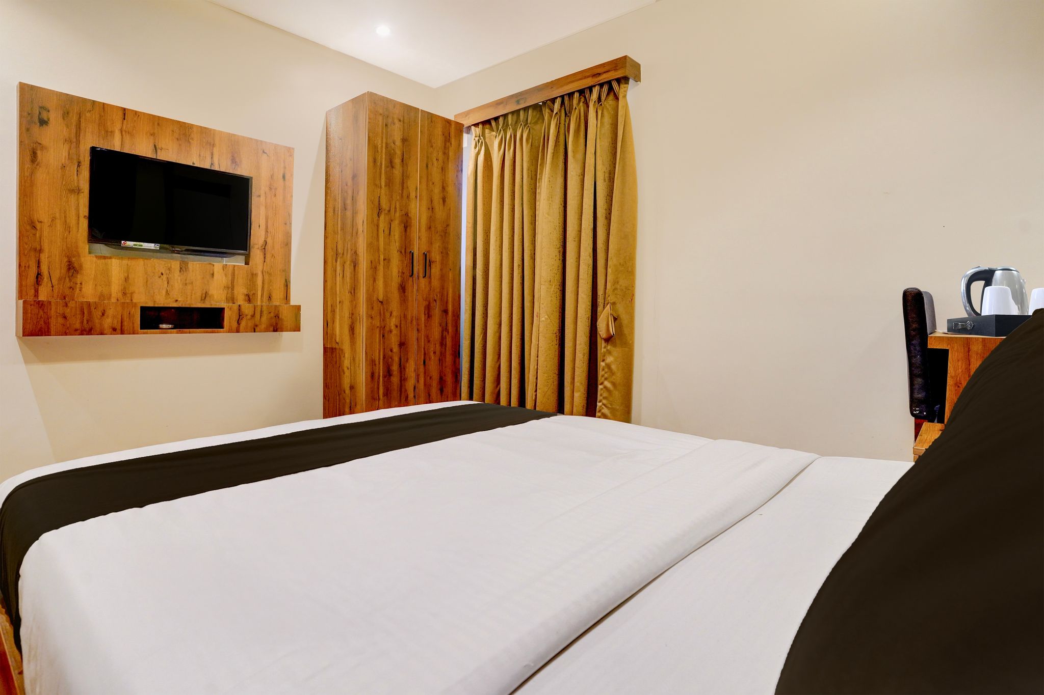 Super Townhouse LBS Road BKC Formerly Royal Palace Classic 9