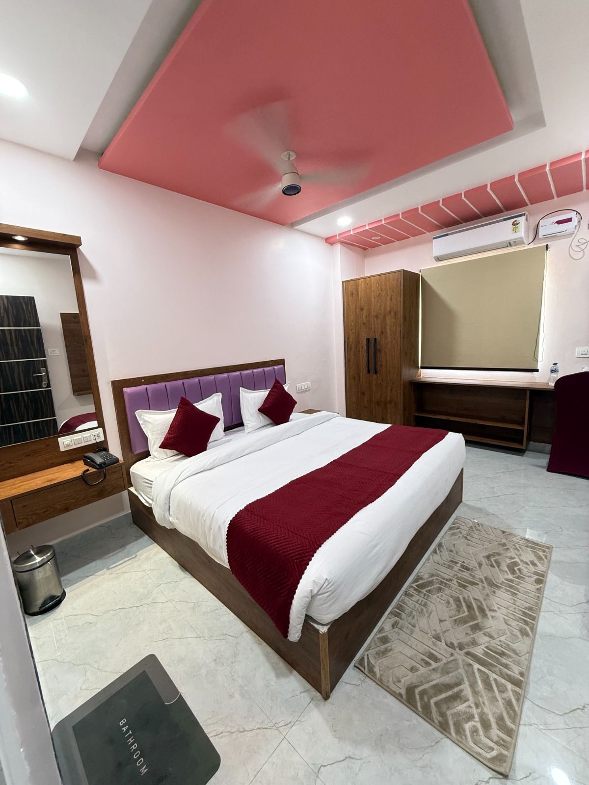 Premium Deluxe Double Bed Room With Front Window