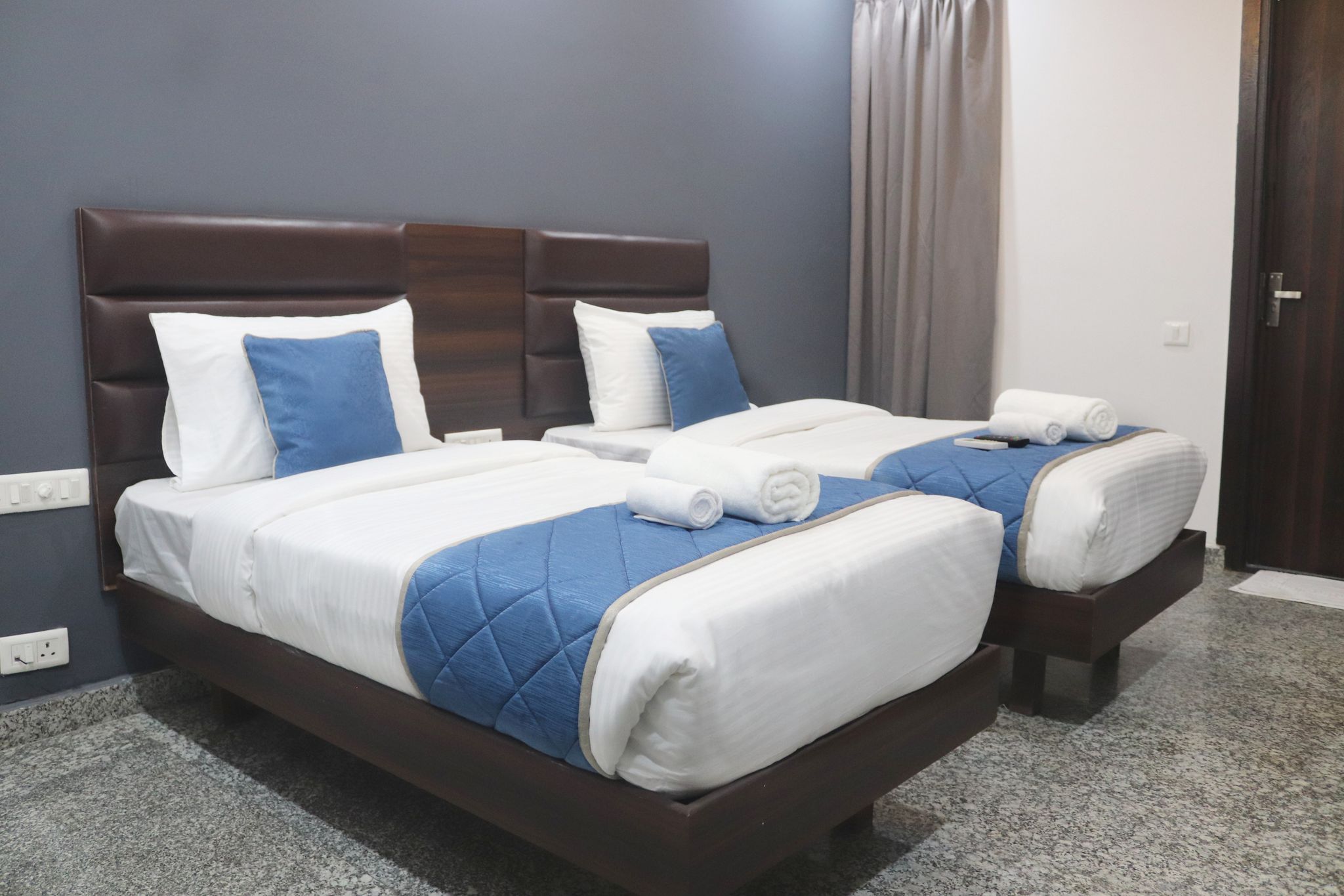 Deluxe Twin Rooms City View