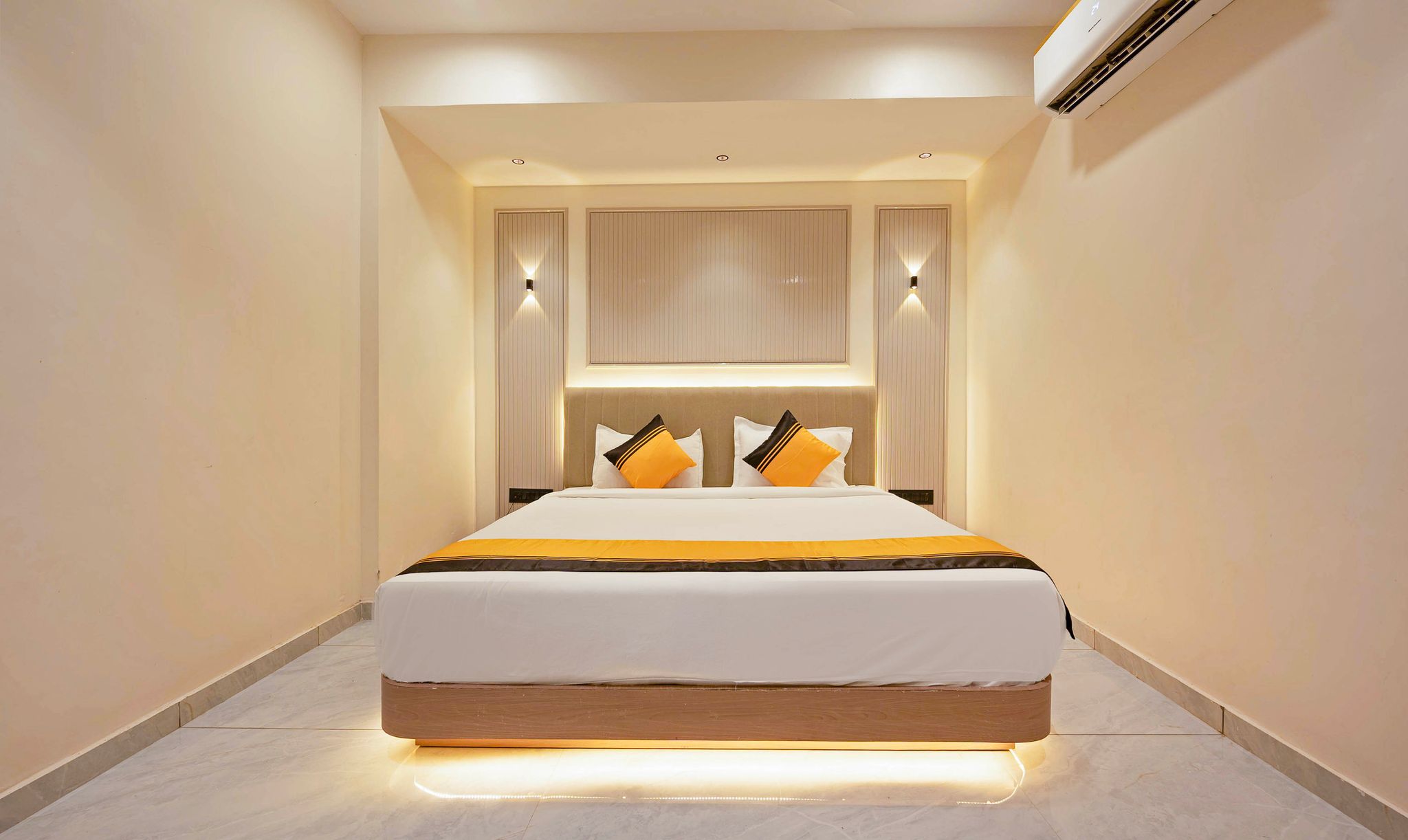 Itsy Hotels The Indra Palace Standard Room 4