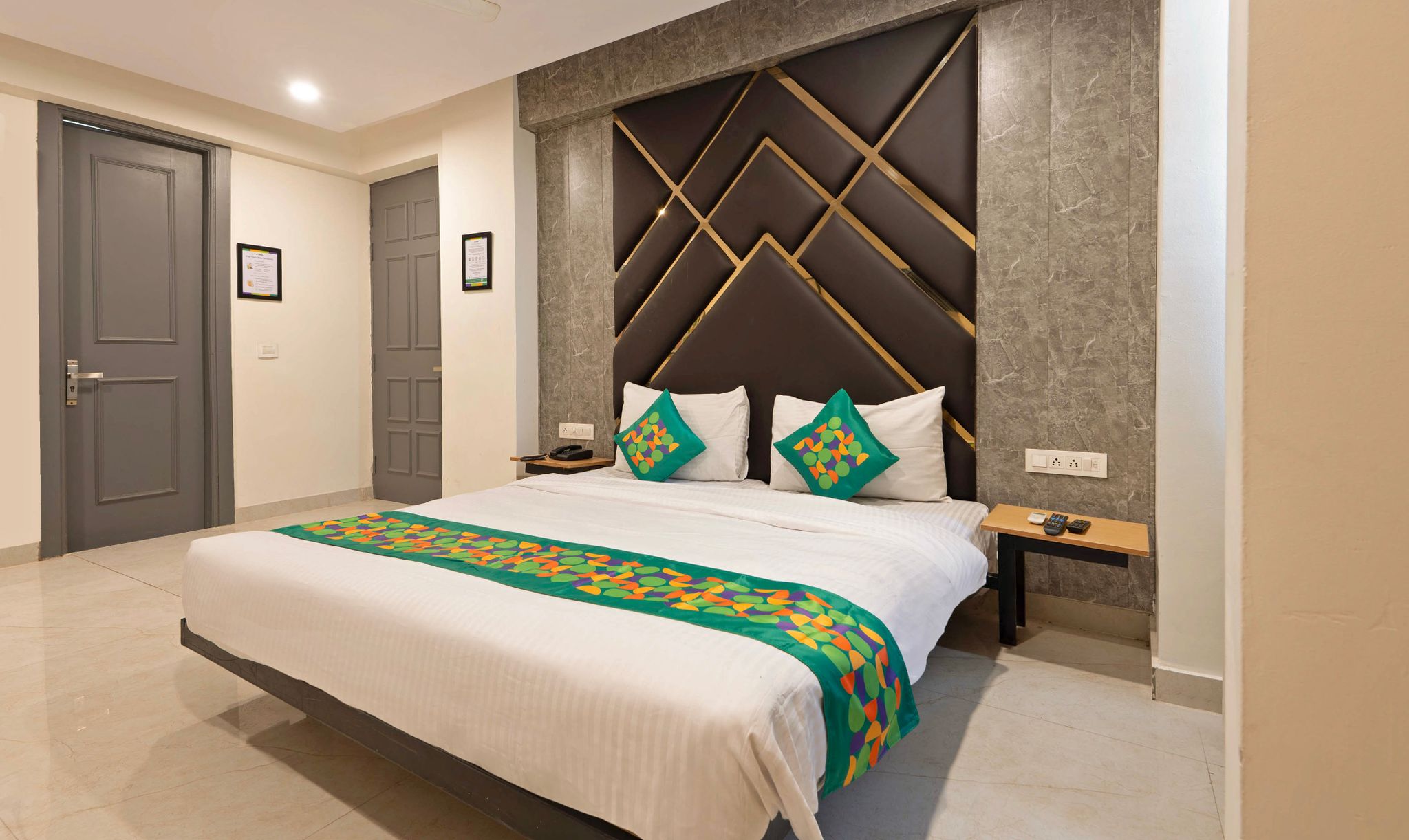 Treebo Novis Stayz Deluxe Family Room 4