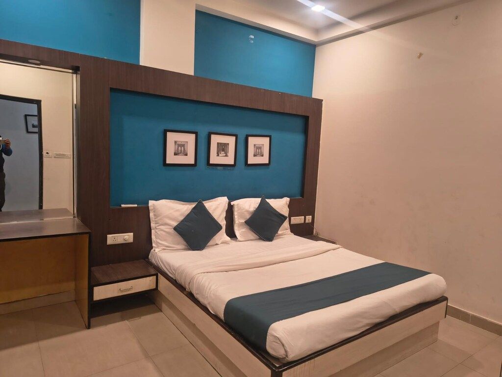 SHRI KANHAIYA NIWAS Deluxe Room 4