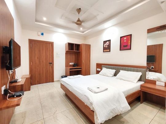 Deluxe Suite, Balcony, City View