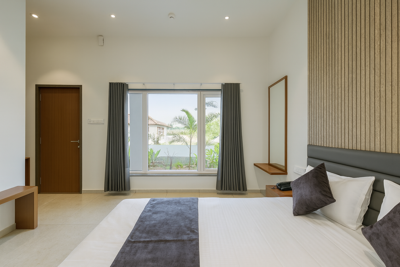 Lavender Hotels With Swimming Pool - Statue Of Unity Deluxe Room 14