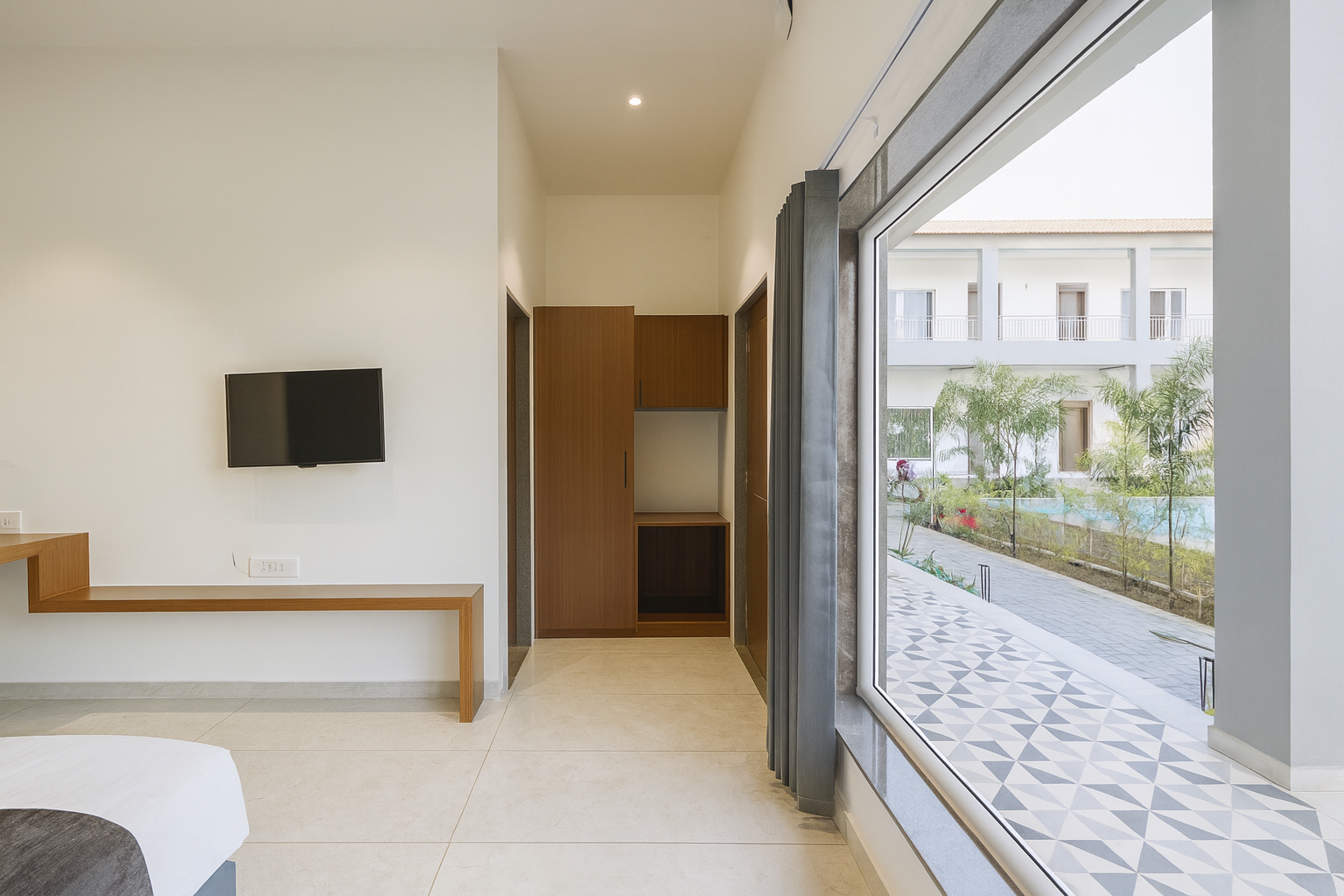 Lavender Hotels With Swimming Pool - Statue Of Unity Deluxe Room 20