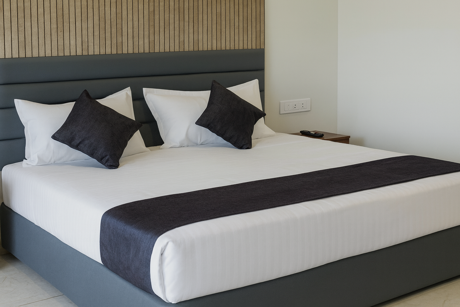 Lavender Hotels With Swimming Pool - Statue Of Unity Deluxe Room 31