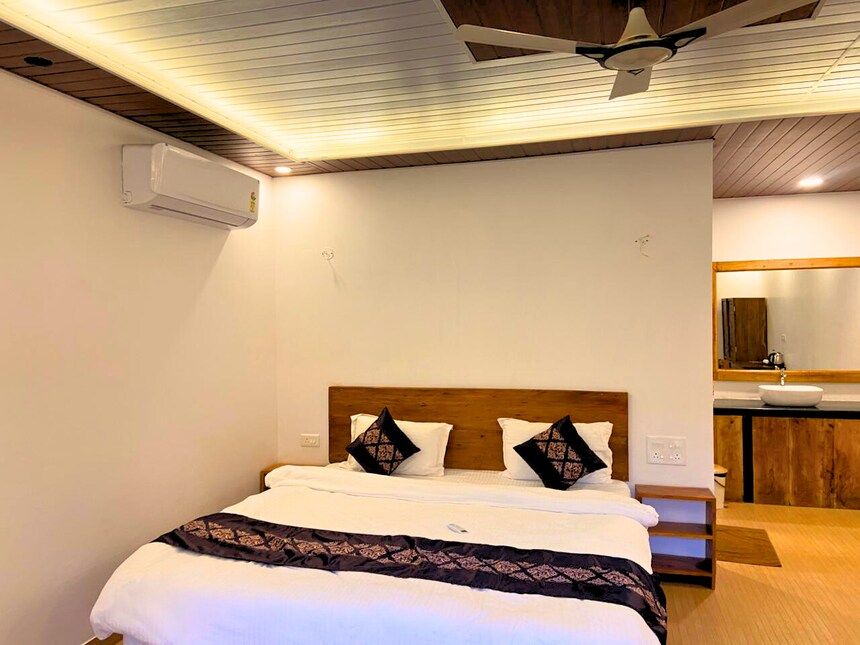 Blu Butterfly Resort Deluxe Room 2