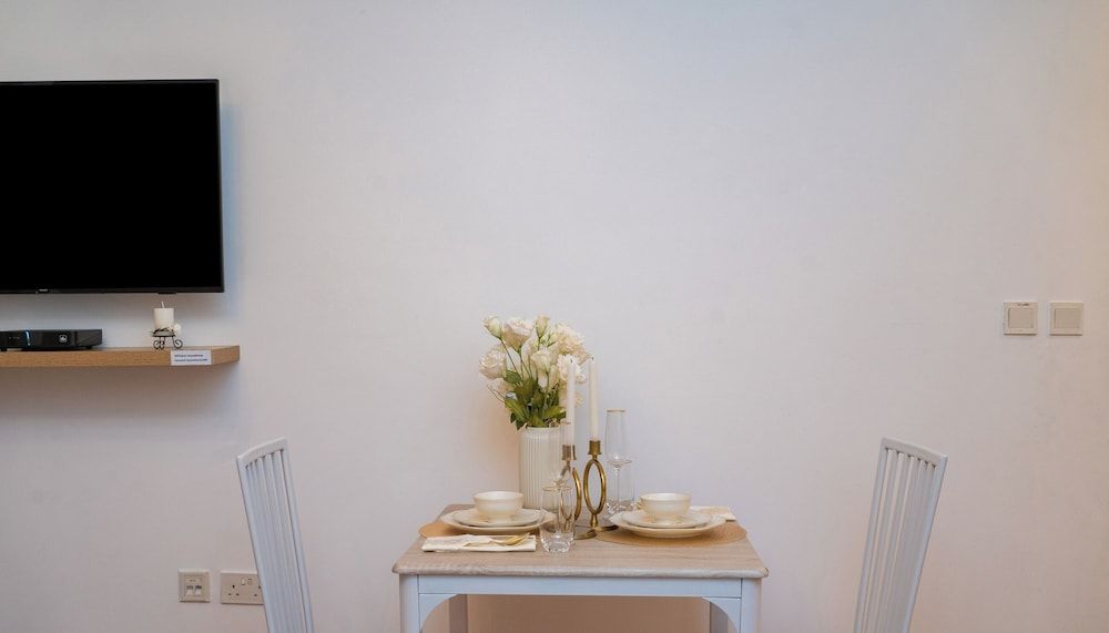 Modern & Stylish Studio in JVT