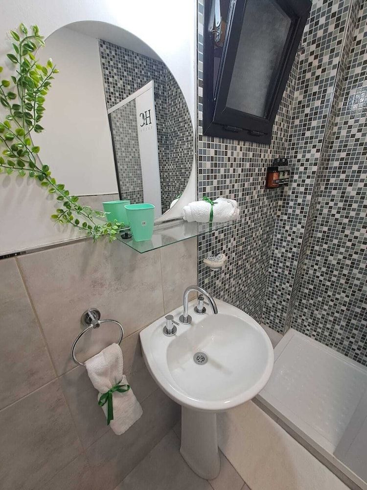 Hotel Caseros Salta Quadruple Room 4